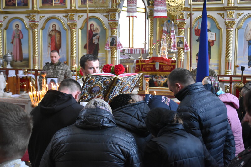 Назавжди 21 рік: у Луцькій громаді поховали Героя Вячеслава Терьохіна, який загинув понад 3 роки тому