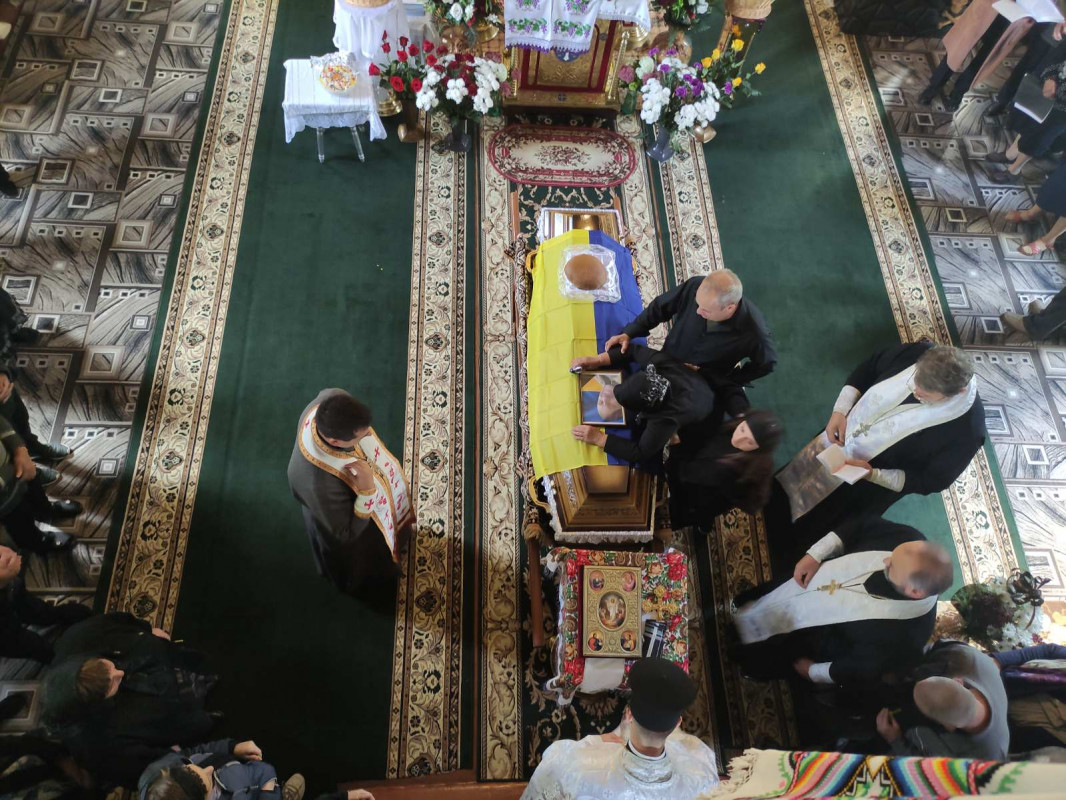 Довгий час вважався зниклим безвісти і був опізнаний по тесту ДНК: на Волині поховали Героя Дмитра Осіїка