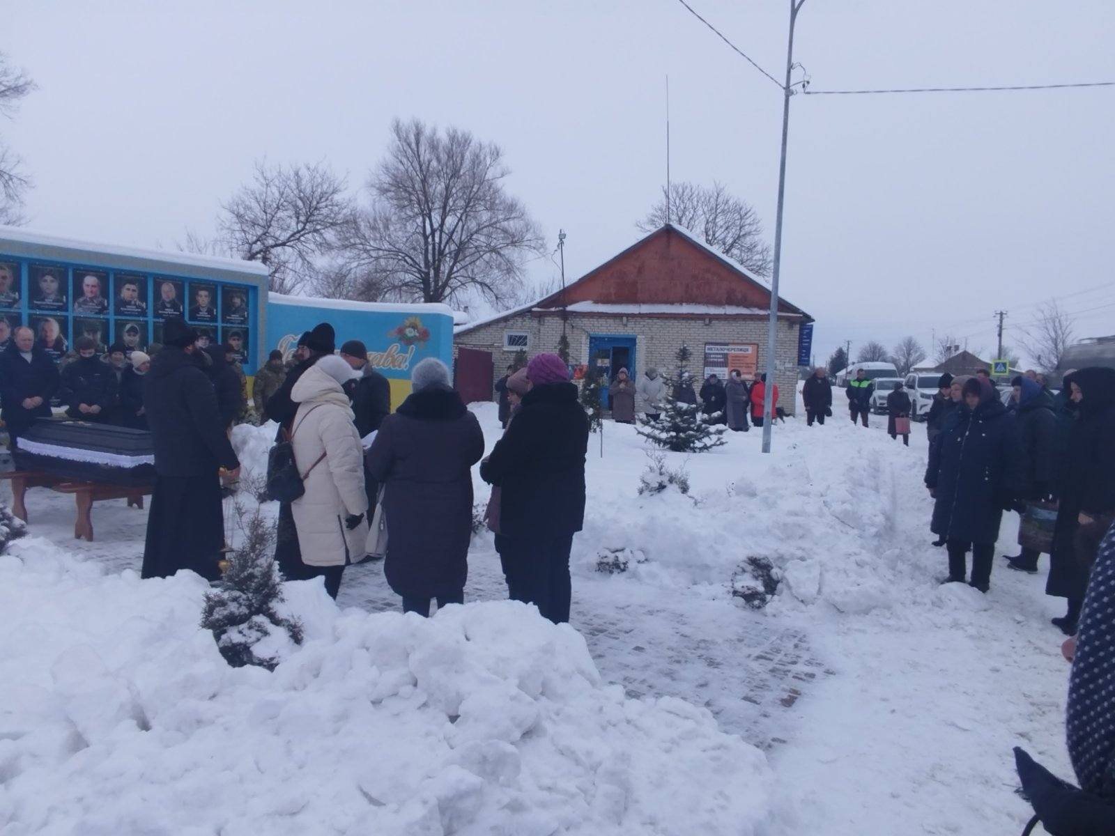 Брат - теж на фронті: на Волині в останню путь провели мужнього воїна Сергія Верезія