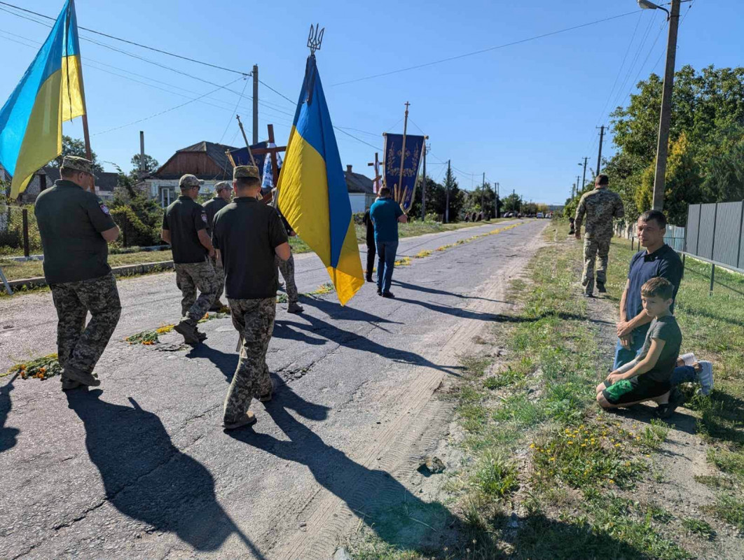 Півторарічний син більше не обійме батька: на Волині попрощалися з 30-річним воїном Віталієм Ксьондзиком