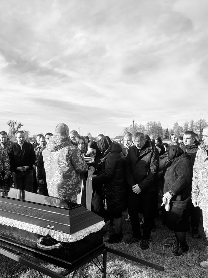 До останнього подиху боронив Україну: на Волині попрощалися із загиблим Героєм Іваном Кіпенем