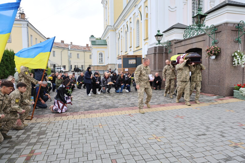 Не встиг створити сім’ю: у Луцьку попрощалися з Героєм Олексієм Кривовим, який довгий час вважався зниклим безвісти