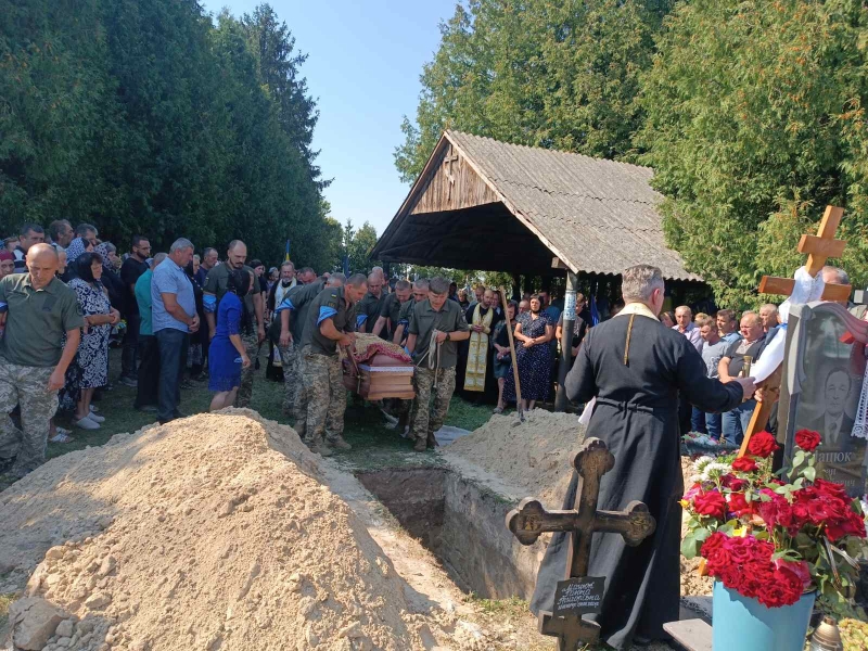 Загинув, захищаючи Торецьк: на Волині в останню путь провели ще одного Захисника – Івана Баришева