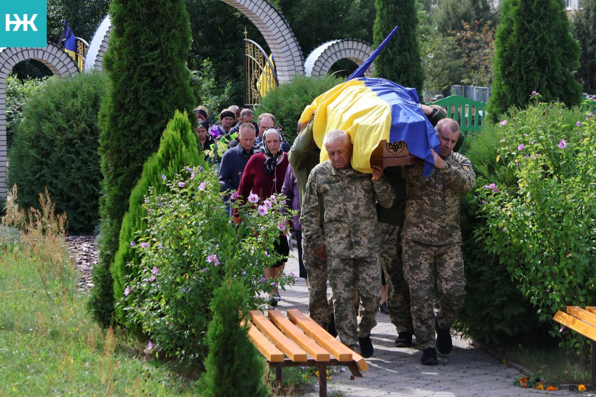 У громаді на Волині попрощалися із загиблим на Сумщині захисником Володимиром Хвесиком