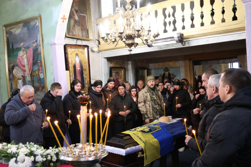 Загинув понад півтора року тому: у Луцькій громаді попрощалися з полеглим Героєм Іваном Матвіюком
