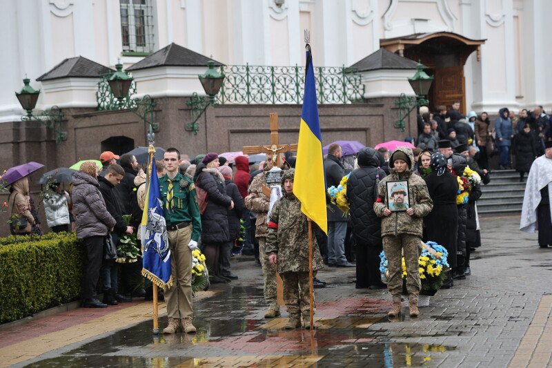 Загинув на Донеччині: у Луцьку попрощались з Героєм Олександром Машлаєм