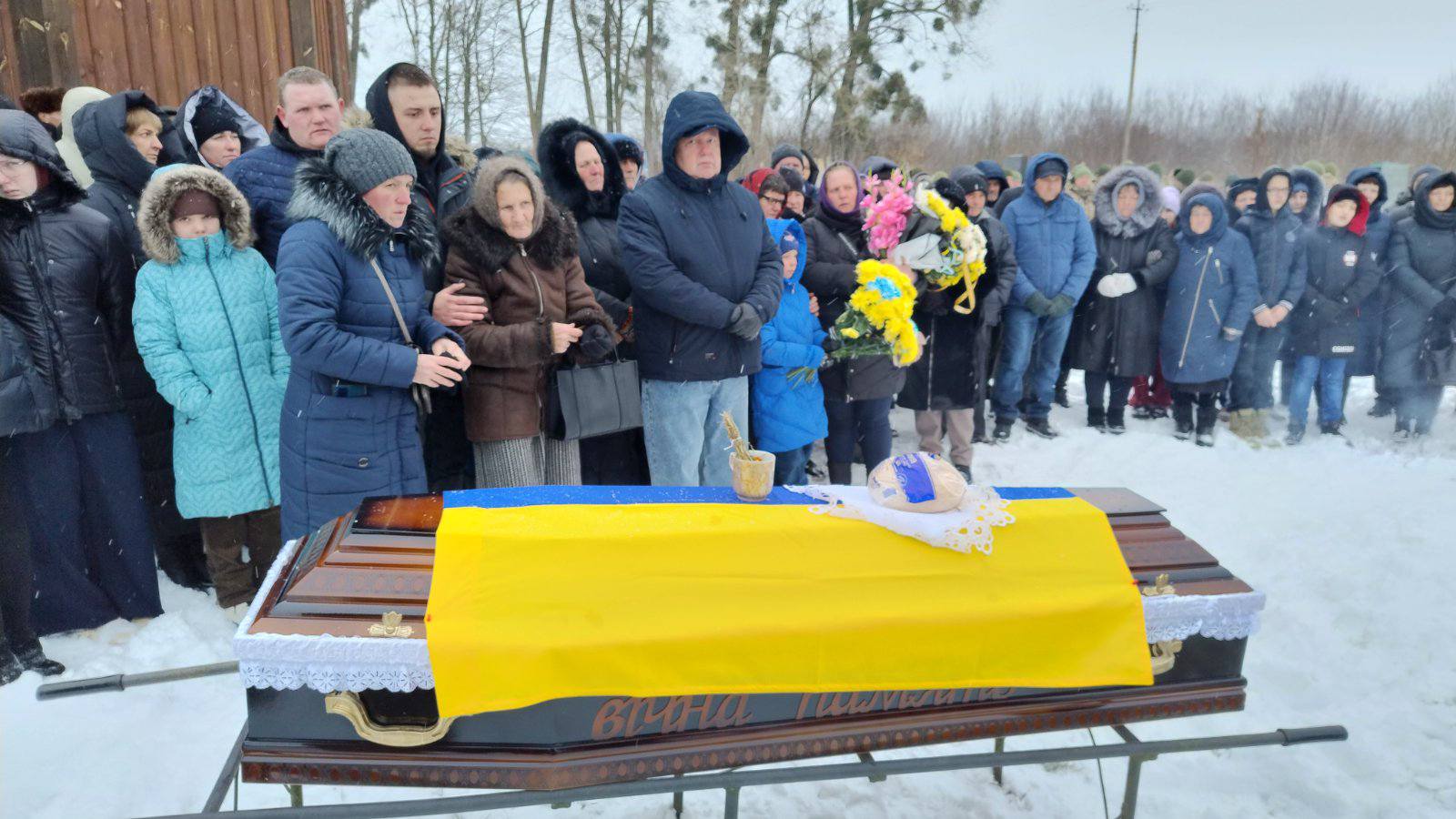 Батько шести дітей та справжній Герой: на Волині поховали захисника Віктора Калуша