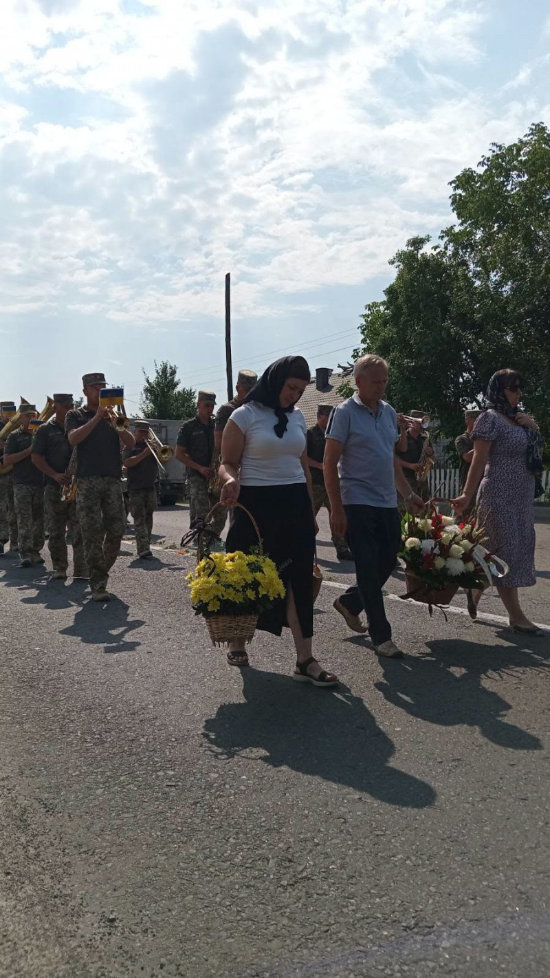 Понад два роки вважався зниклим безвісти: на Волині поховали Героя Олександра Лавренчука