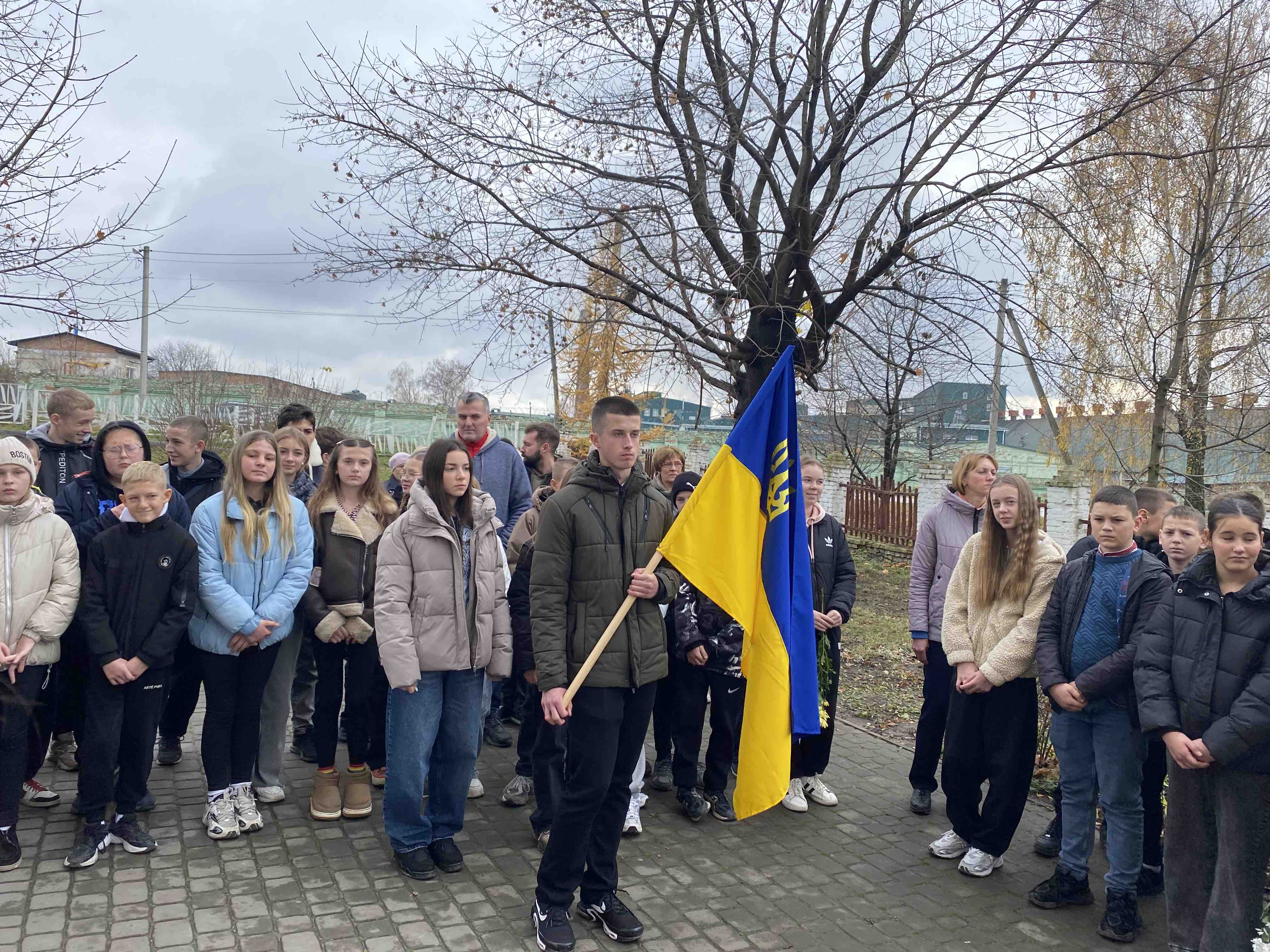 У волинському ліцеї відкрили меморіальну дошку випускнику-Герою Олександру Юзві