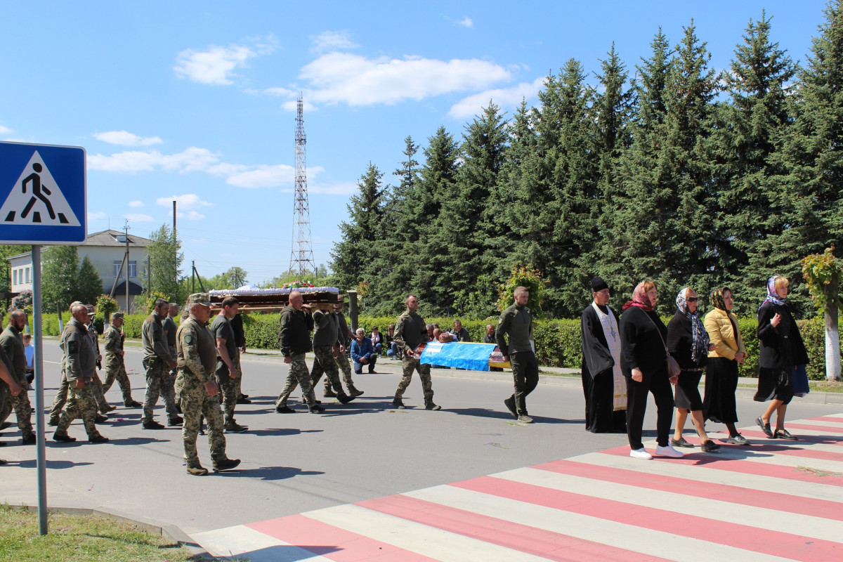 В бою отримав поранення, несумісні з життям: на Волині поховали Героя Сергія Дмитрука