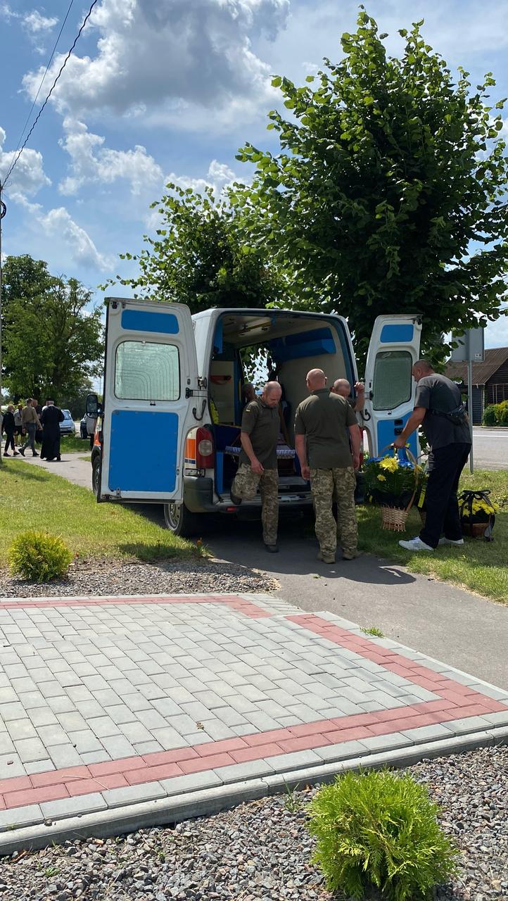 Без батька залишилося двоє дітей: волиняни попрощалися з Героєм Андрієм Брилюком