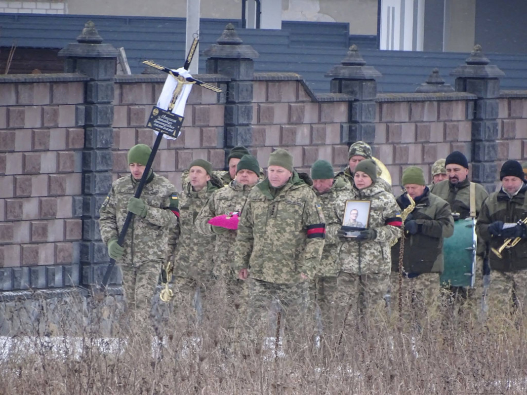 Повернувся додому «на щиті»: волиняни провели на вічний спочинок полеглого капітана Олександра Євтушка