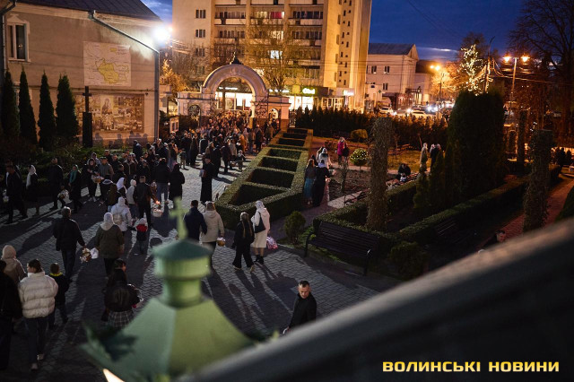 Як у Луцьку освячували кошики напередодні Великодня
