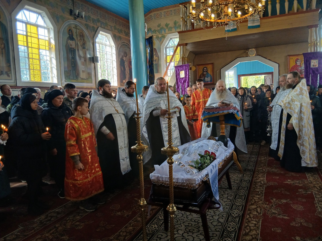 У липні мобілізували, а у вересні сповістили про загибель: на Волині попрощалися із загиблим захисником Віктором Карпуком