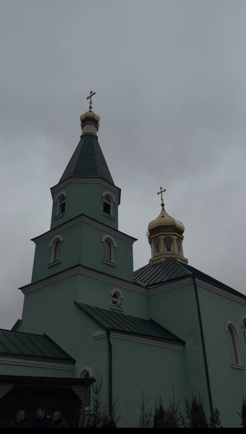 Наприкінці осені мобілізували, а 8 лютого зв’язок з ним обірвався: на Волині провели в останню путь захисника Івана Савлука