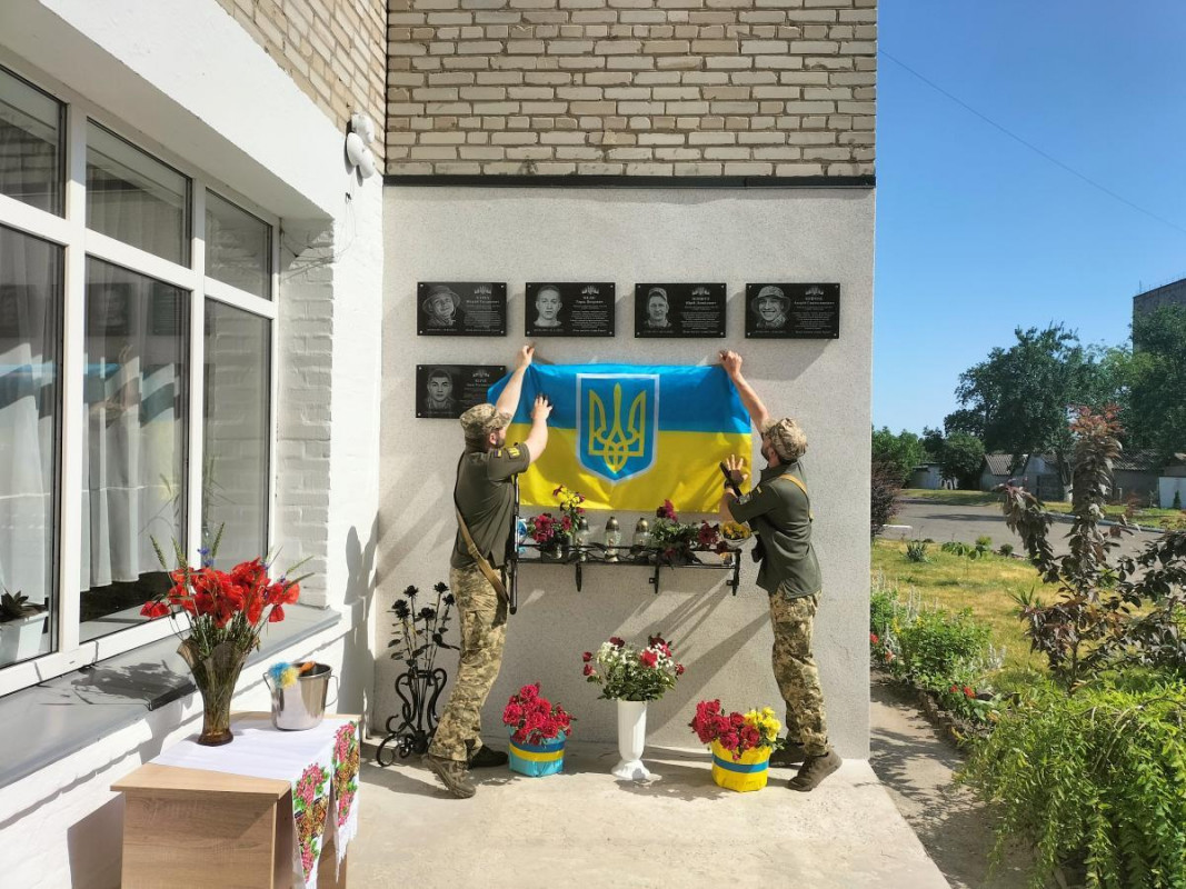 У місті на Волині встановили пам’ятні дошки на честь загиблих Олександра Зінчука та Олександра Ханова