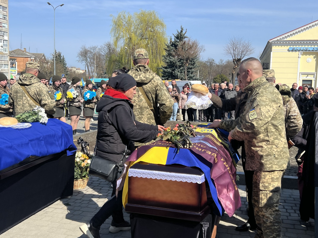 Ковелі у жалобі: громада провела в останню дорогу Героїв — Бориса Нестерука та Олександра Кратюка