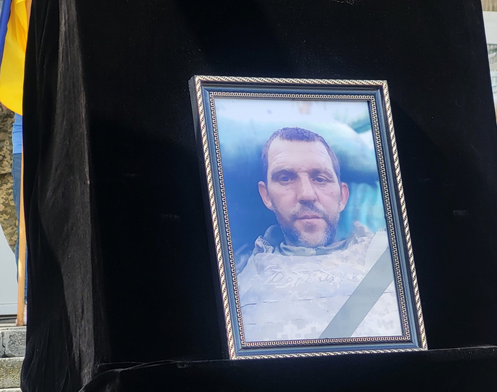 Надію родини змінила страшна звістка: на Волині попрощалися з Героєм Віктором Дорощуком, який довгий час вважався зниклим безвісти