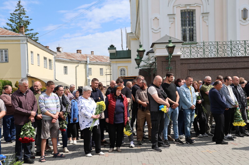 У Луцьку провели в останню путь полеглого військовослужбовця Олександра Кобилька