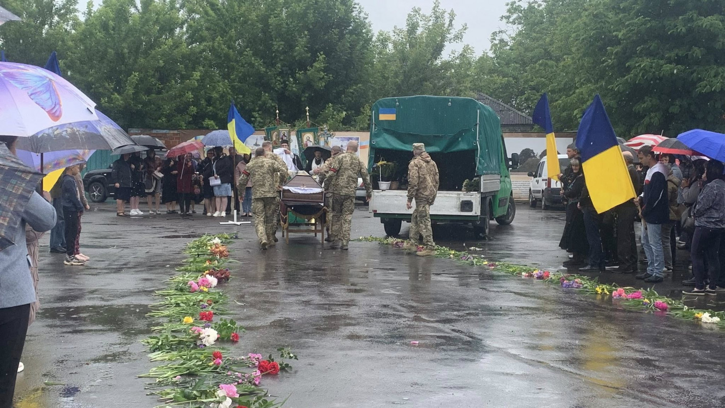 Довго сподівалися, що він живий: на Волині поховали Героя Василя Корінецького, який понад півтора року вважався зниклим безвісти