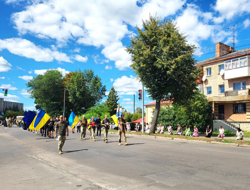 Волинь попрощалася з «молодим Залужним»: загиблого Героя Бориса Степанюка провели в останню дорогу