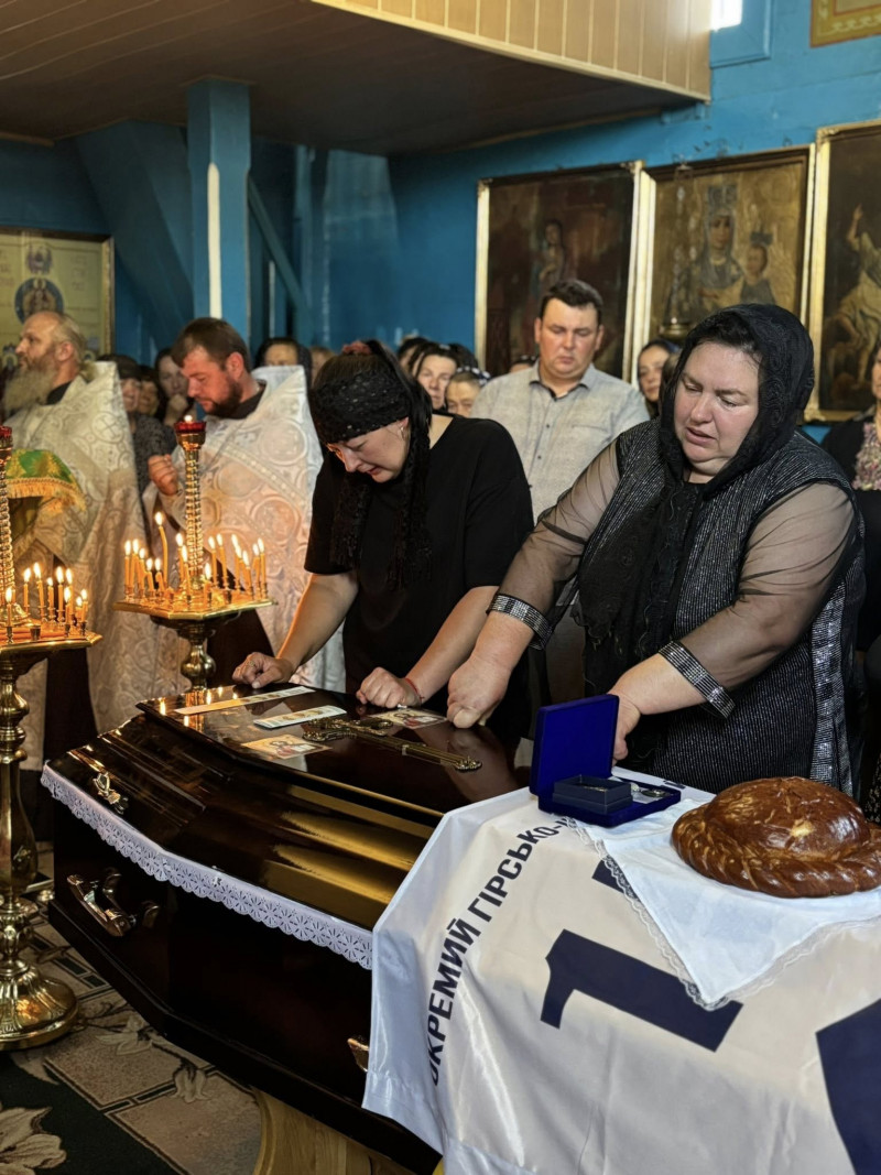 Віддав життя за Україну: на Волині попрощалися з Героєм Олегом Козловським