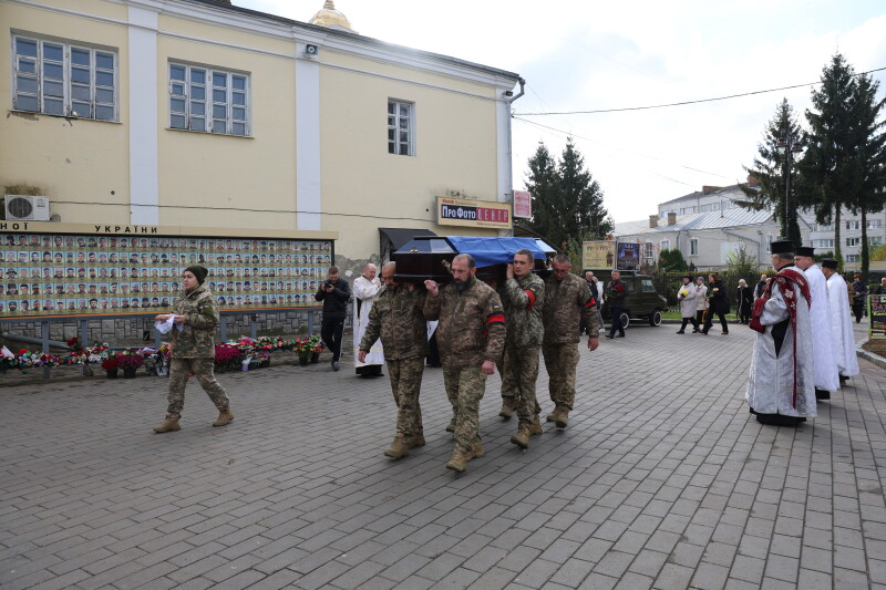 У Луцьку попрощалися з Героєм Вадимом Смірновим, який понад рік вважався зниклим безвісти
