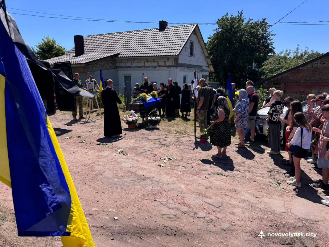 Понад два роки вважався зниклим безвісти: на Волині попрощалися з Героєм Василем Зарембою