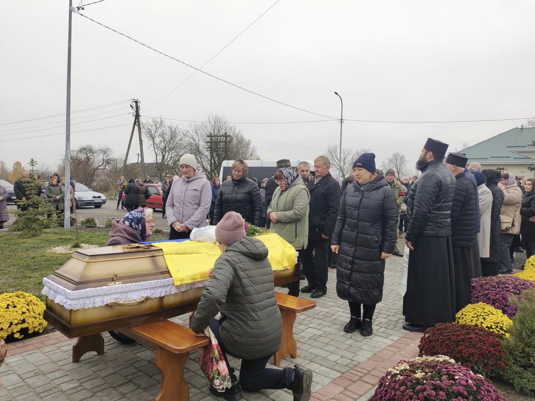 Заручився з коханою за кілька місяців до загибелі: на Волині попрощалися із 25-річним Героєм Андрієм Федоруком