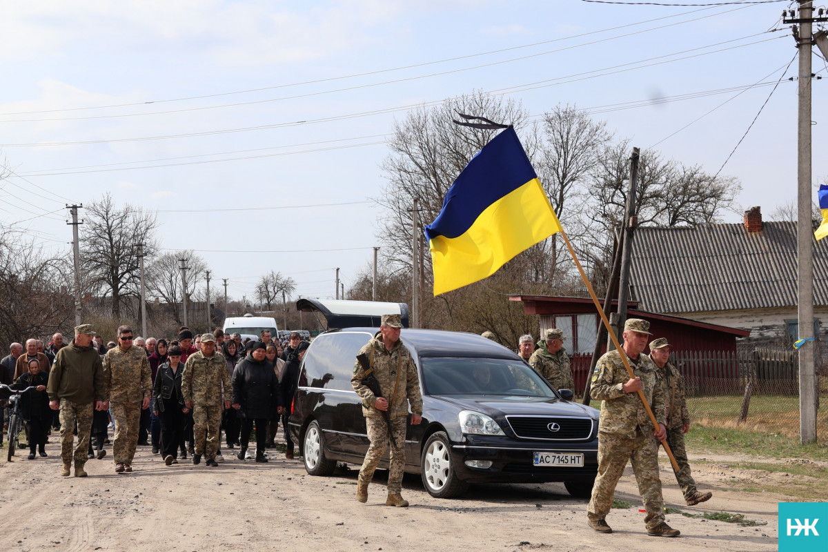 Пройшов АТО та пекло полону: на Волині попрощалися з Героєм Олександром Домальчуком