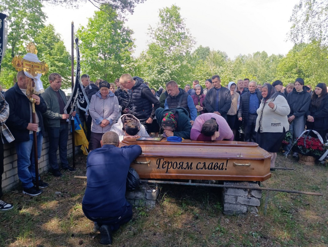 Майже 2 роки рідні жили вірою та надією: на Волині поховали Героя Володимира Віннічука, який довгий час вважався зниклим безвісти