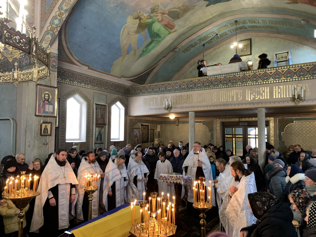 Загинув понад рік тому: на Волині провели в останню дорогу захисника Руслана Меріду