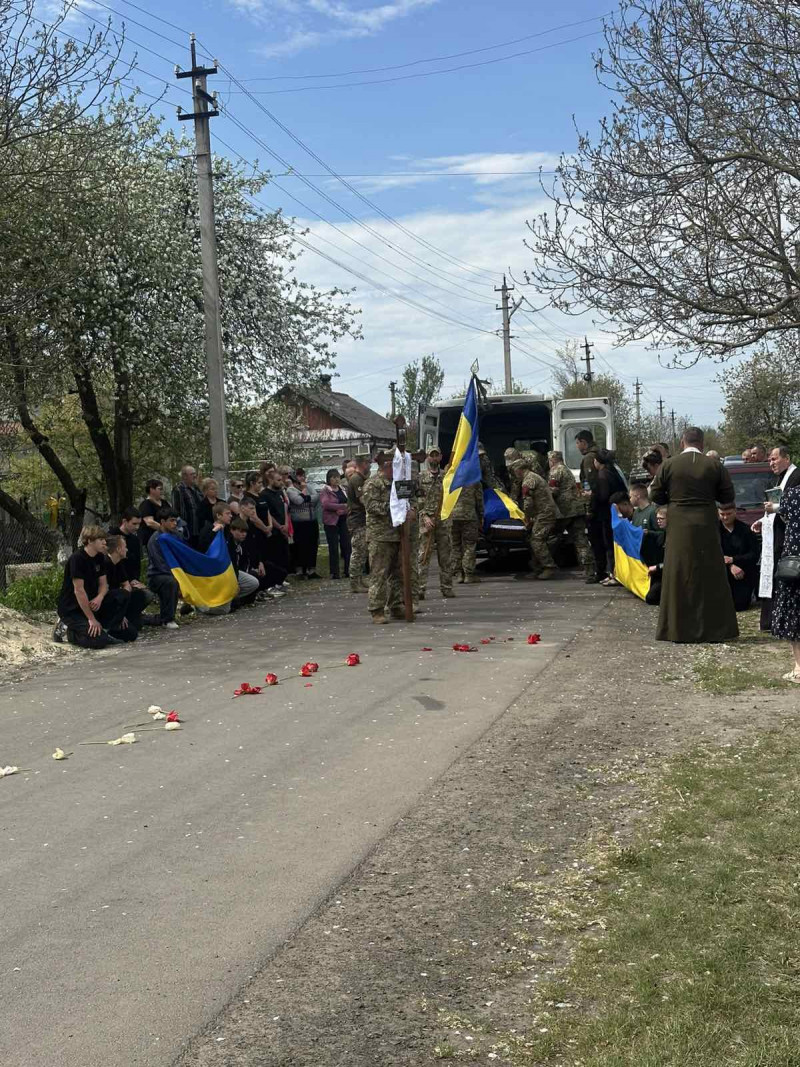 Назавжди в строю: на Волині попрощалися із захисником України Андрієм Вересом