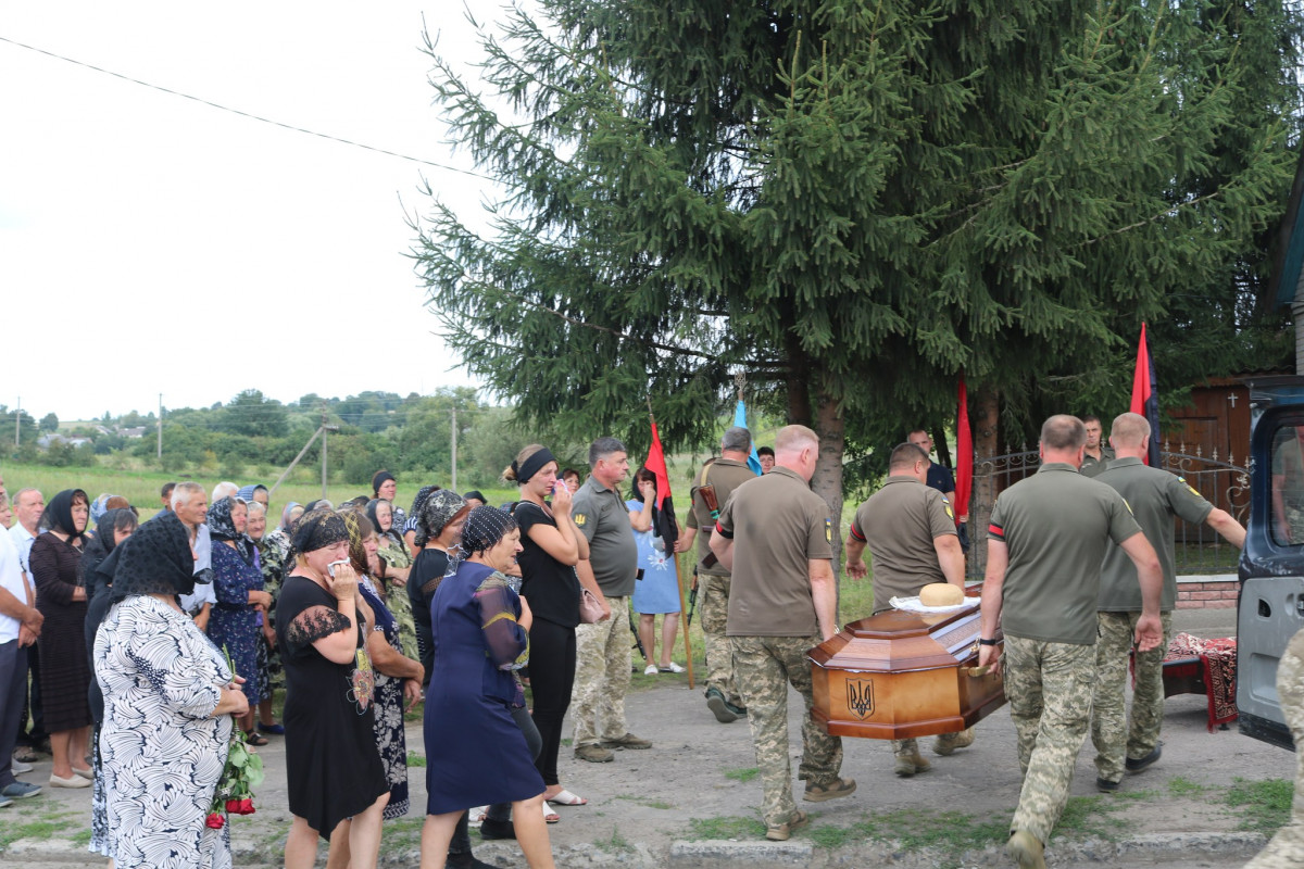 У липні став на захист країни, а за місяць - відійшов у вічність: на Волині попрощалися з Леонідом Остап'юком