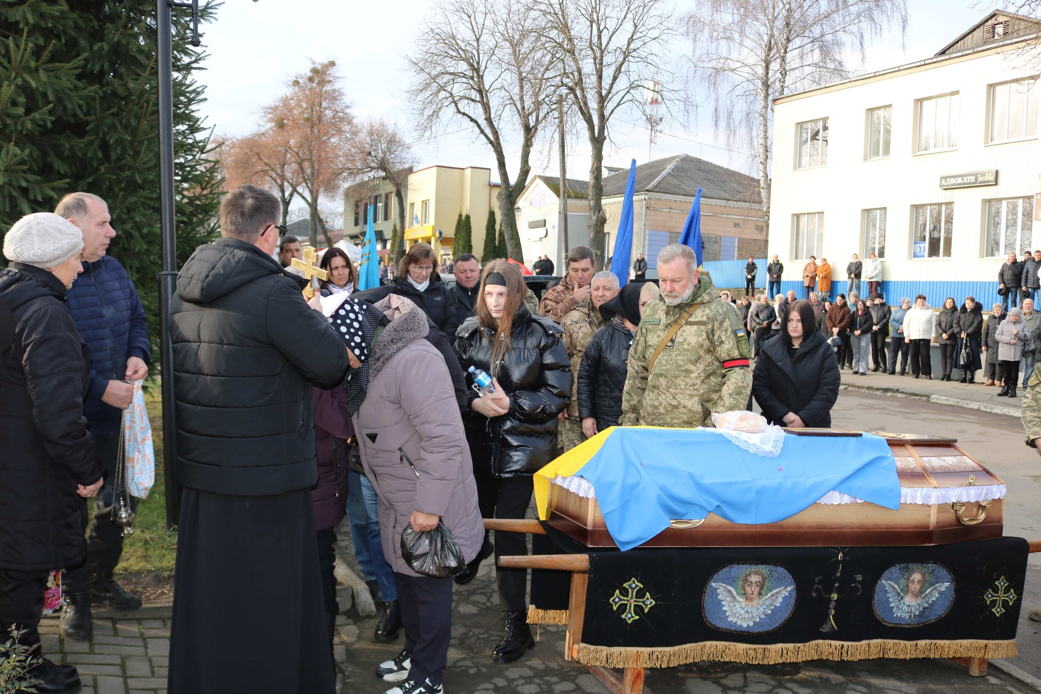 Понад рік вважався безвісти зниклим: у Луцькому районі поховали Героя Василя Цвілюка