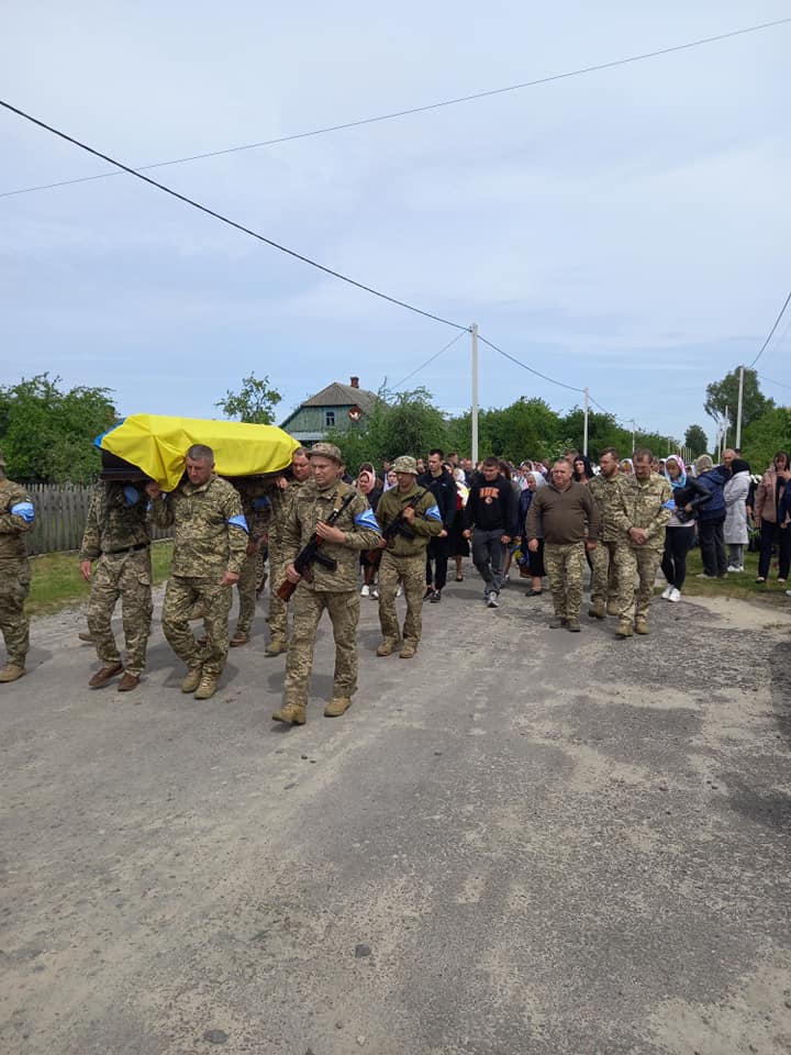 Загинув понад 2 місяці тому: на Волині поховали 24-річного Героя Владислава Богомаза. Фото