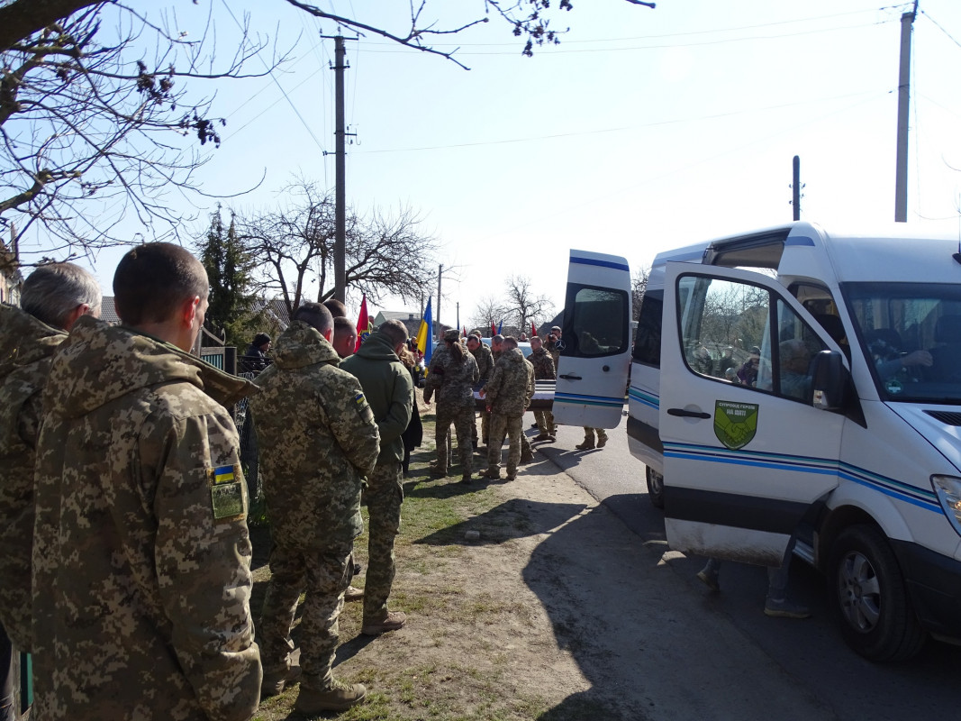 На Волині провели в останню путь Героя Василя Кравчука, який загинув два роки тому