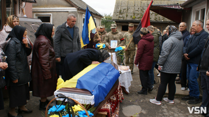 «Все питала, коли приїдеш, а ти казав, немає ким замінити...», - на Волині попрощалися з Героєм Сергієм Шевчуком