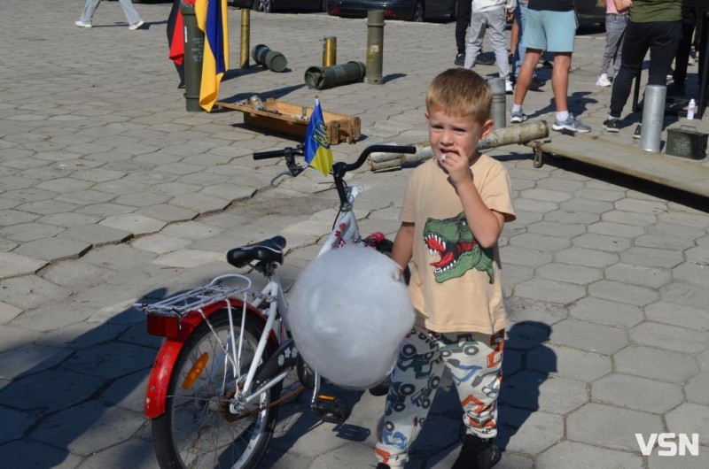 В місті на Волині на благодійному святі зібрали майже 150 тисяч гривень для ЗСУ. Фоторепортаж