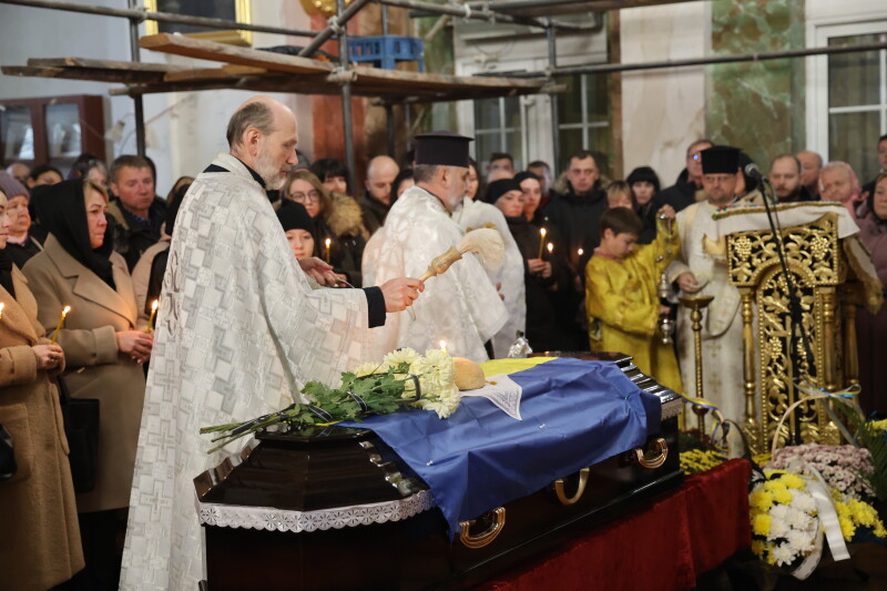 Майже через рік після загибелі у Луцьку попрощалися з 31-річним воїном Андрієм Грицюком