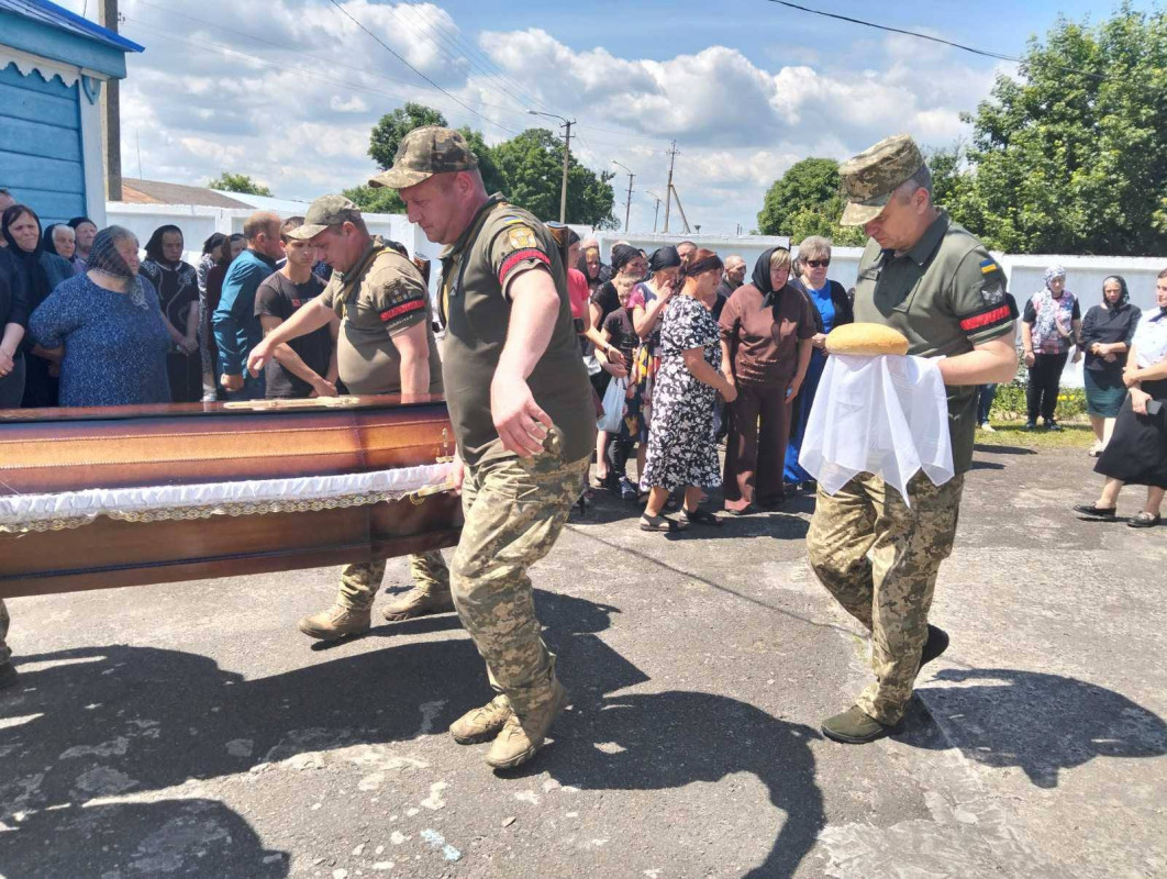 На Волині поховали 33-річного захисника Миколу Максимчука