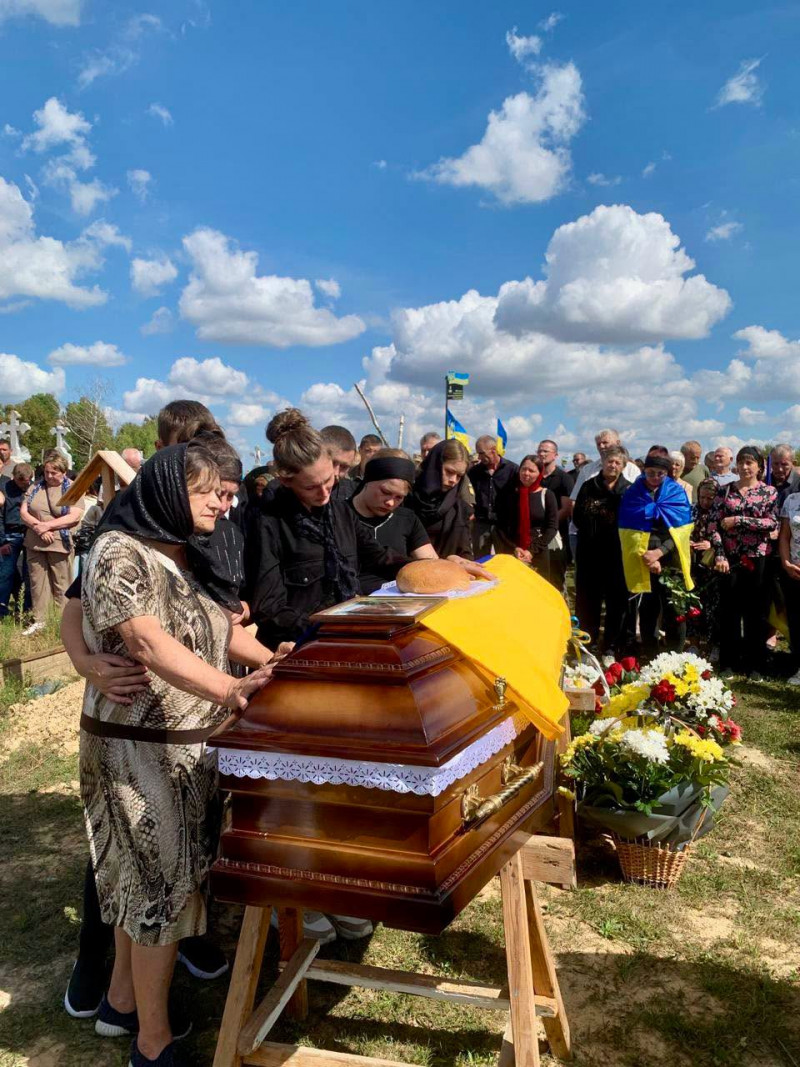 Три роки чекали на повернення: на Волині попрощалися із загиблим захисником Миколою Фоміним