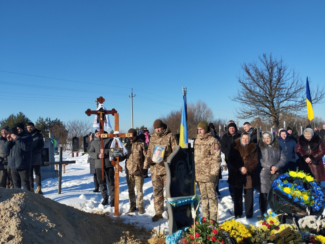 Служив на найважчих напрямках фронту: на Волині поховали Героя Юрія Савлюка