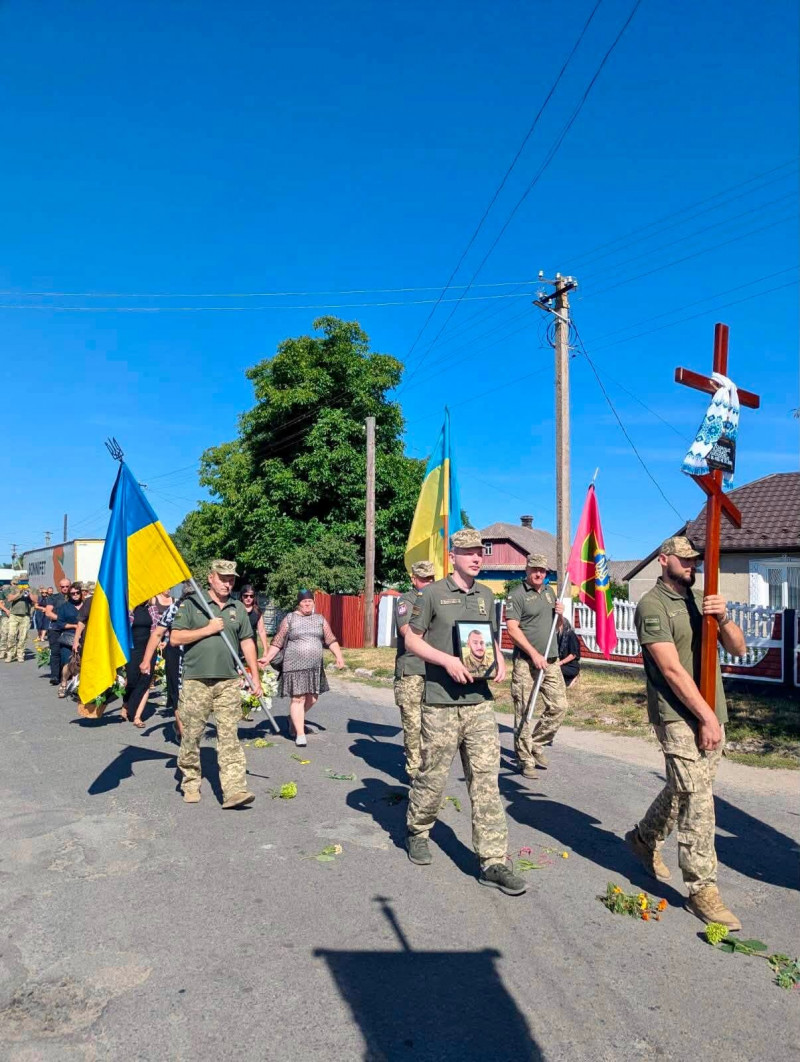 Півторарічний син більше не обійме батька: на Волині попрощалися з 30-річним воїном Віталієм Ксьондзиком
