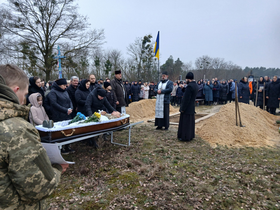 Серце завчасно зупинилося: на Волині провели в останню земну дорогу захисника Миколу Синчука