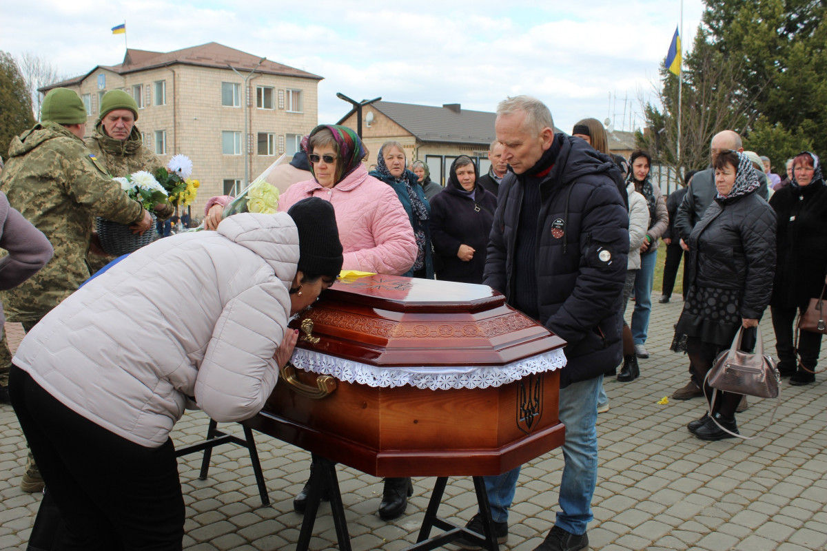 Півтора року невідомості: на Волині попрощалися із загиблим на Курщині Валентином Волошиним