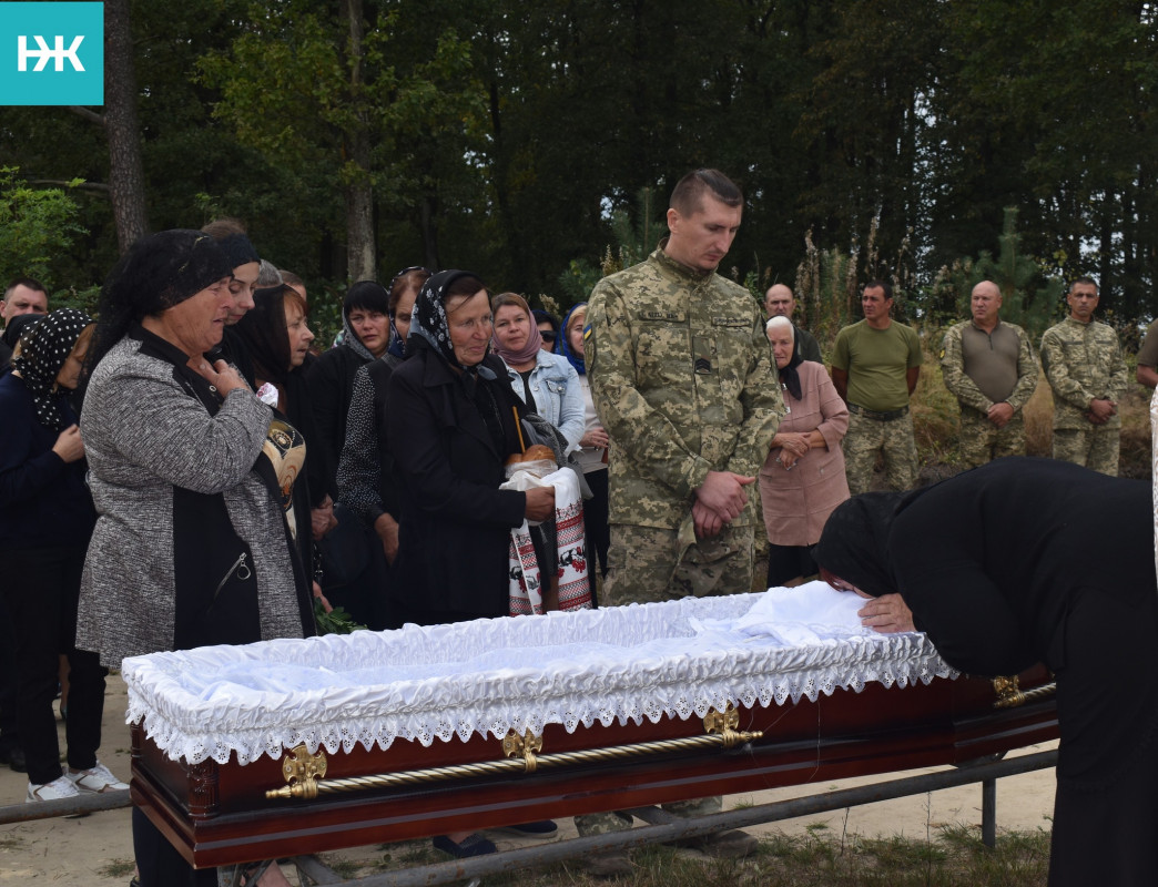 «На щиті» Героя привіз брат, який теж у війську: на Волині в останню дорогу провели полеглого воїна Віктора Гудька