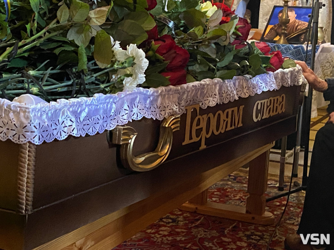 Йому було лише 29 років: Володимир із глибоким сумом прощався з Героєм - Євгенієм Піндасом