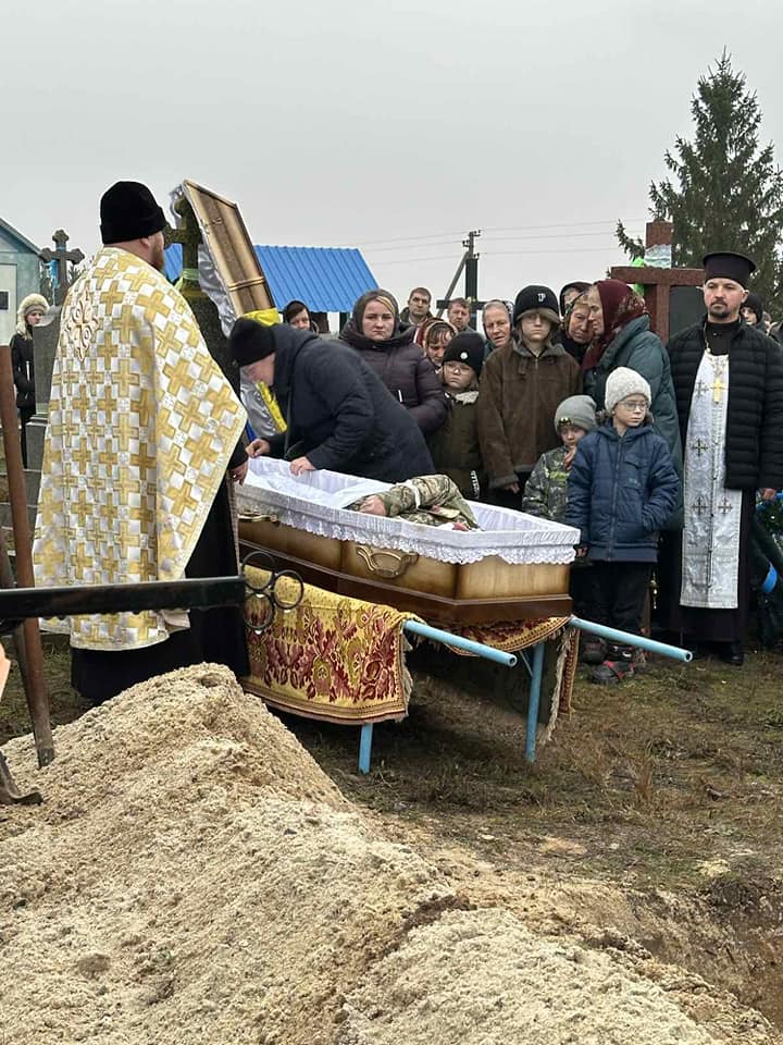 Серце пережило війну, а зупинилося вдома: на Волині попрощалися із померлим воїном Анатолієм Ковальчуком