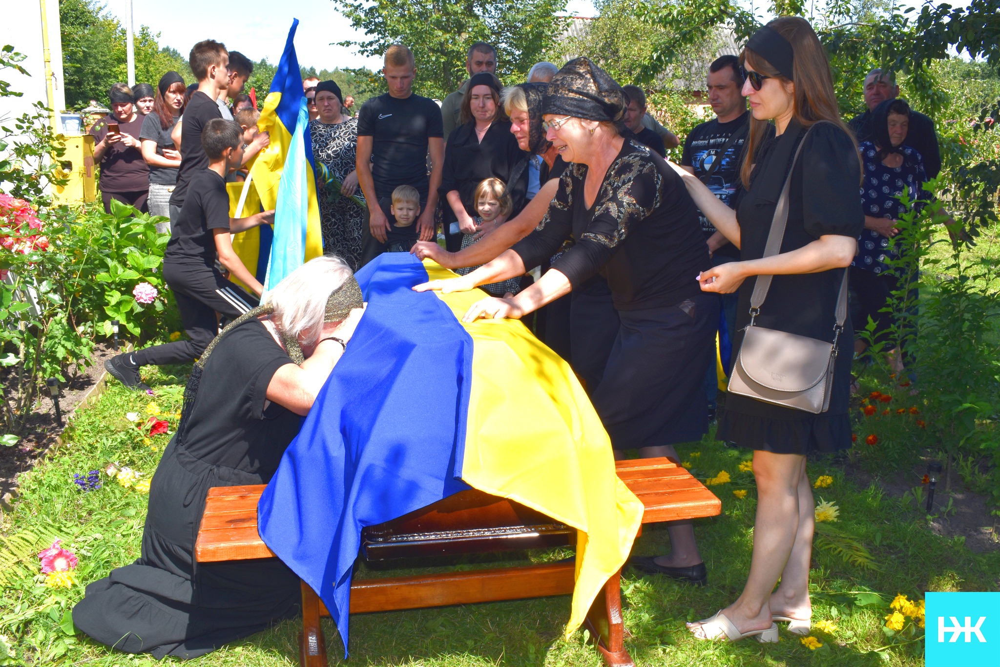 Майже два роки вважався зниклим безвісти: на Волині в останню дорогу провели Героя Олександра Пасіка
